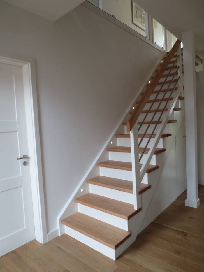 gerader Lauf – Rot Eiche – weiß lack – geraderlauf Edelstahl